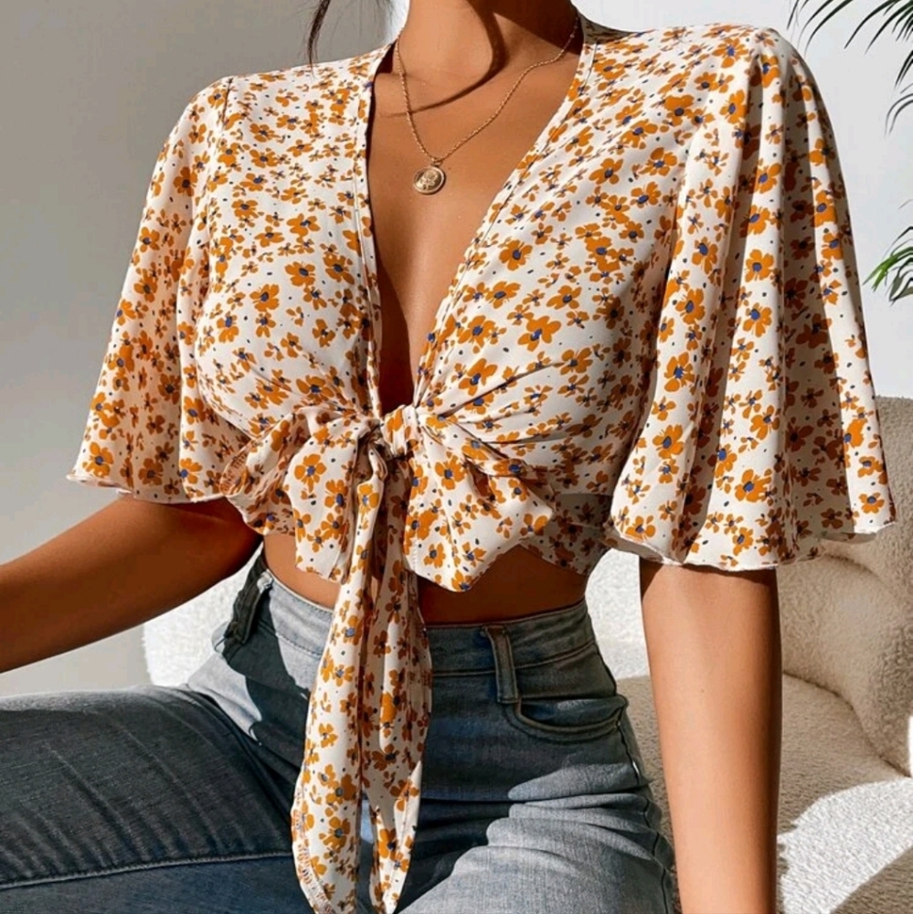 Drawstring Front Ruffle Sleeve Floral Print Crop Top